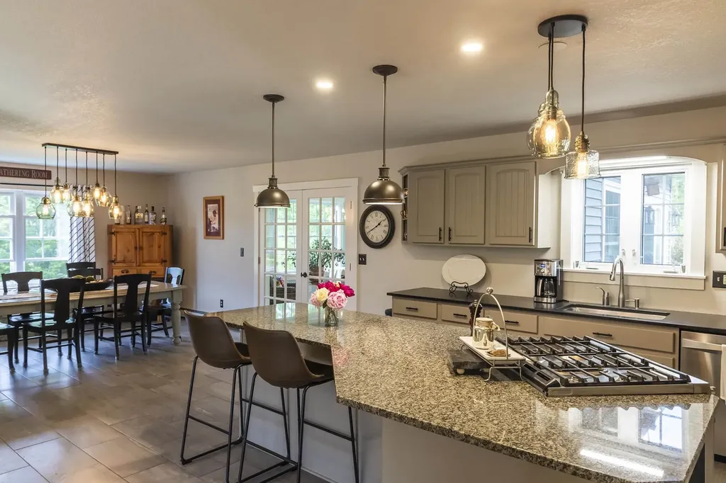 86 Appletree Lane Newport City VT 05855