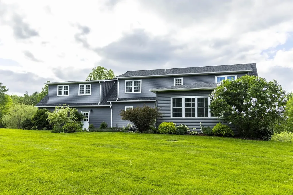 86 Appletree Lane Newport City VT 05855