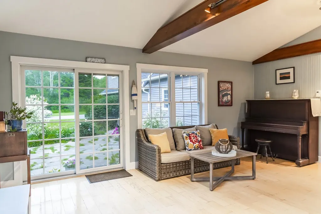 86 Appletree Lane Newport City VT 05855