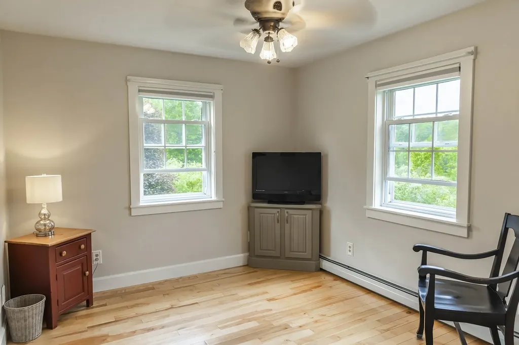 86 Appletree Lane Newport City VT 05855