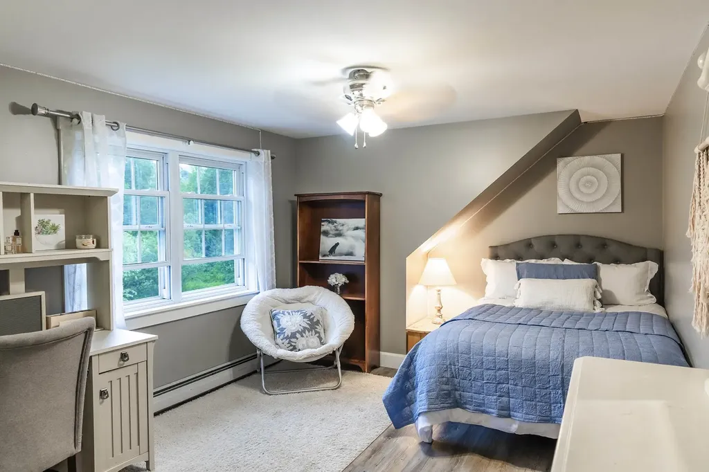 86 Appletree Lane Newport City VT 05855