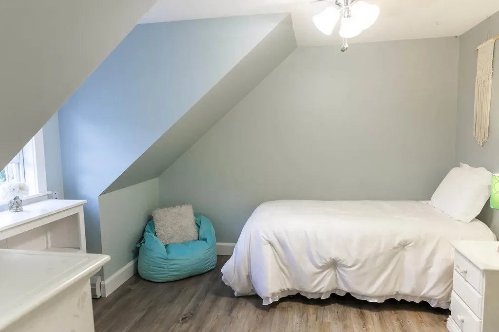 86 Appletree Lane Newport City VT 05855