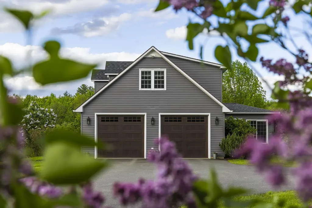 86 Appletree Lane Newport City VT 05855