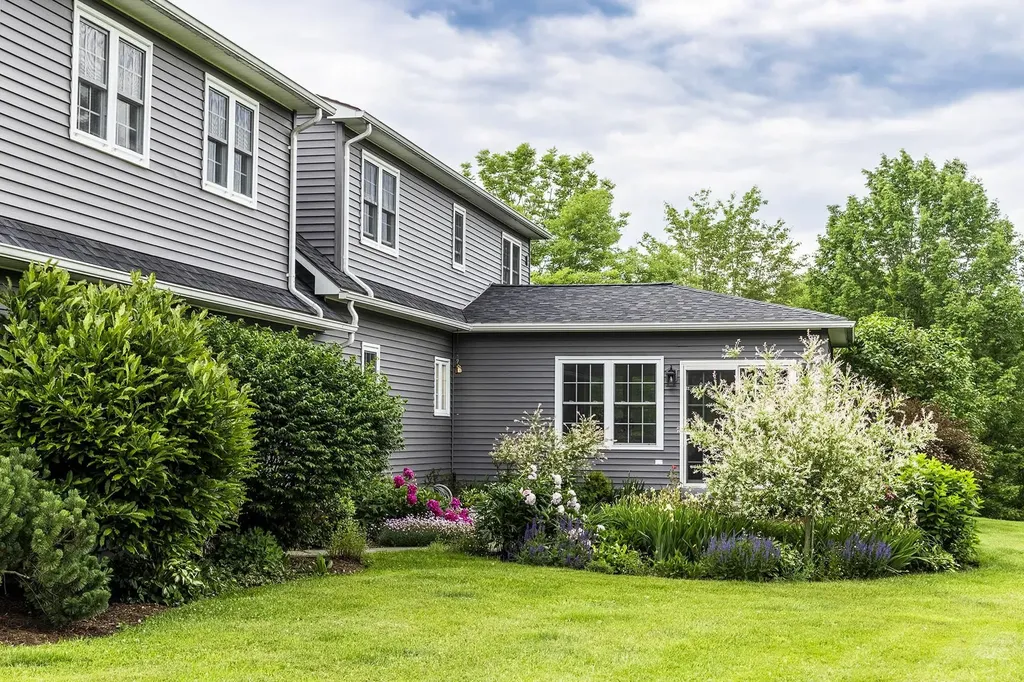 86 Appletree Lane Newport City VT 05855