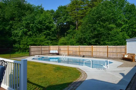5 Reinfuss Lane Kingston NH 03848