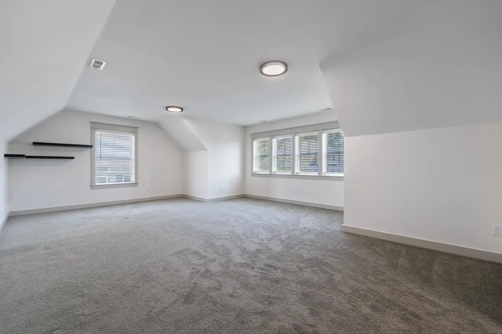 16 Eisenhower Drive Rochester NH 03867