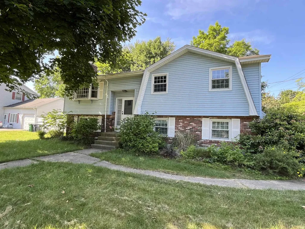 1 Broadcrest Lane Nashua NH 03063