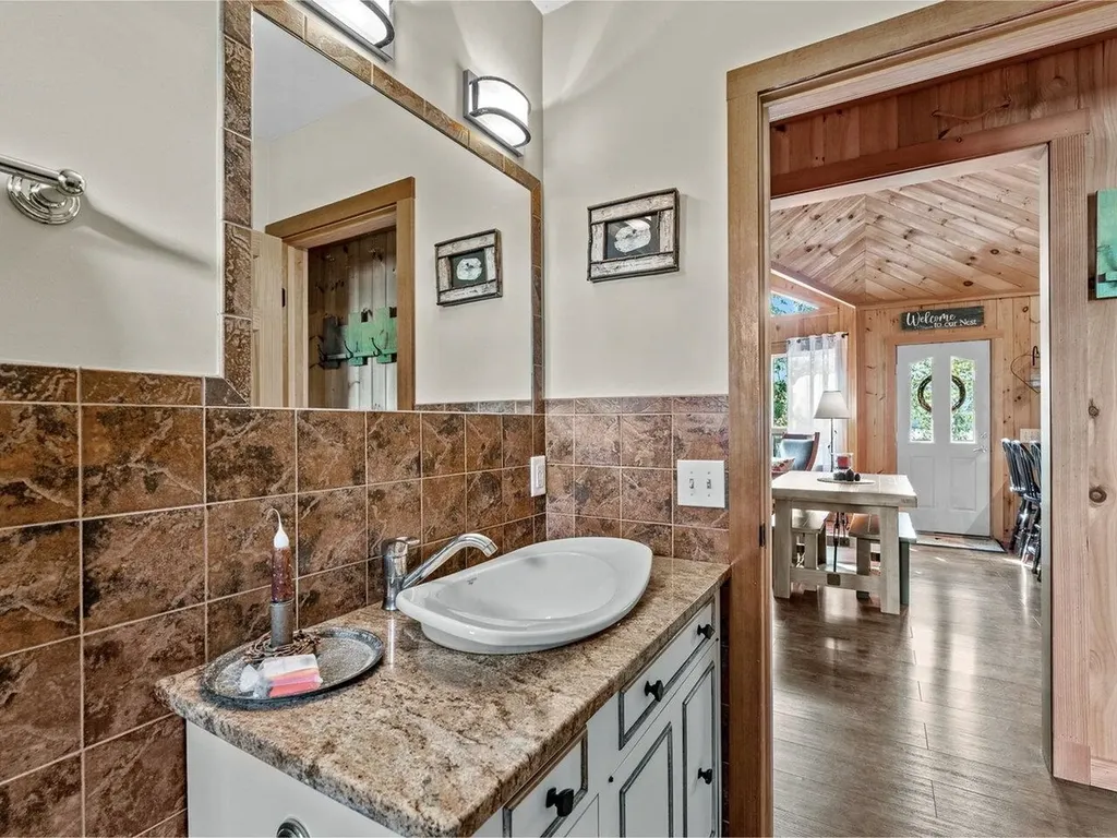 512 Delong Lane Shoreham VT 05770