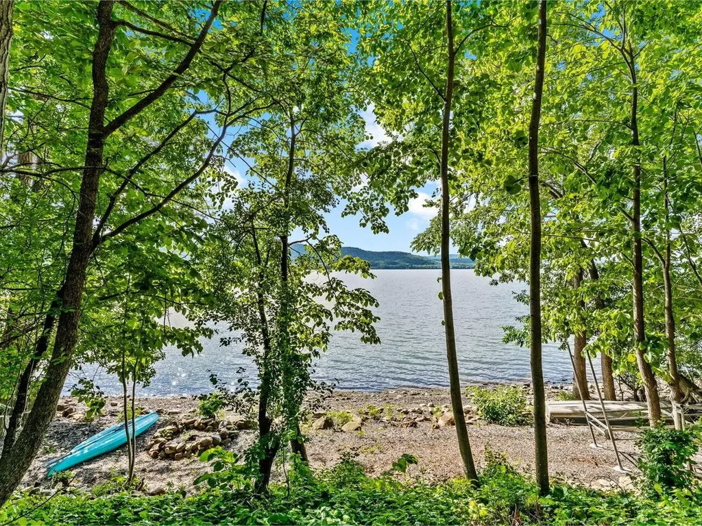 512 Delong Lane Shoreham VT 05770