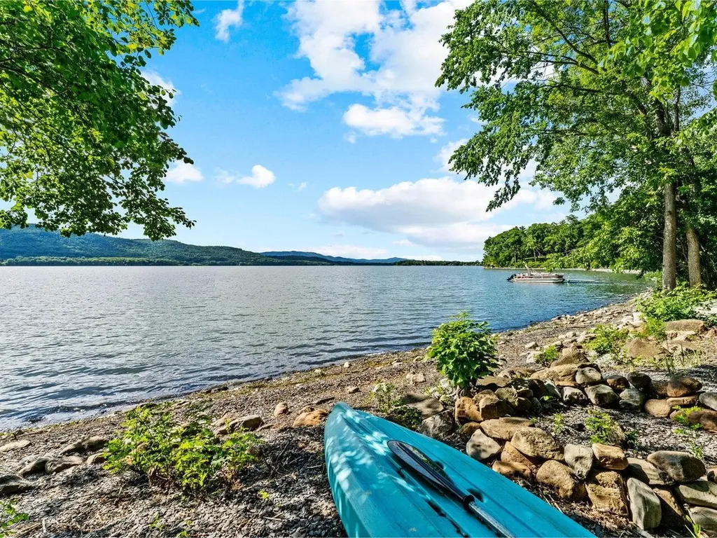 512 Delong Lane Shoreham VT 05770