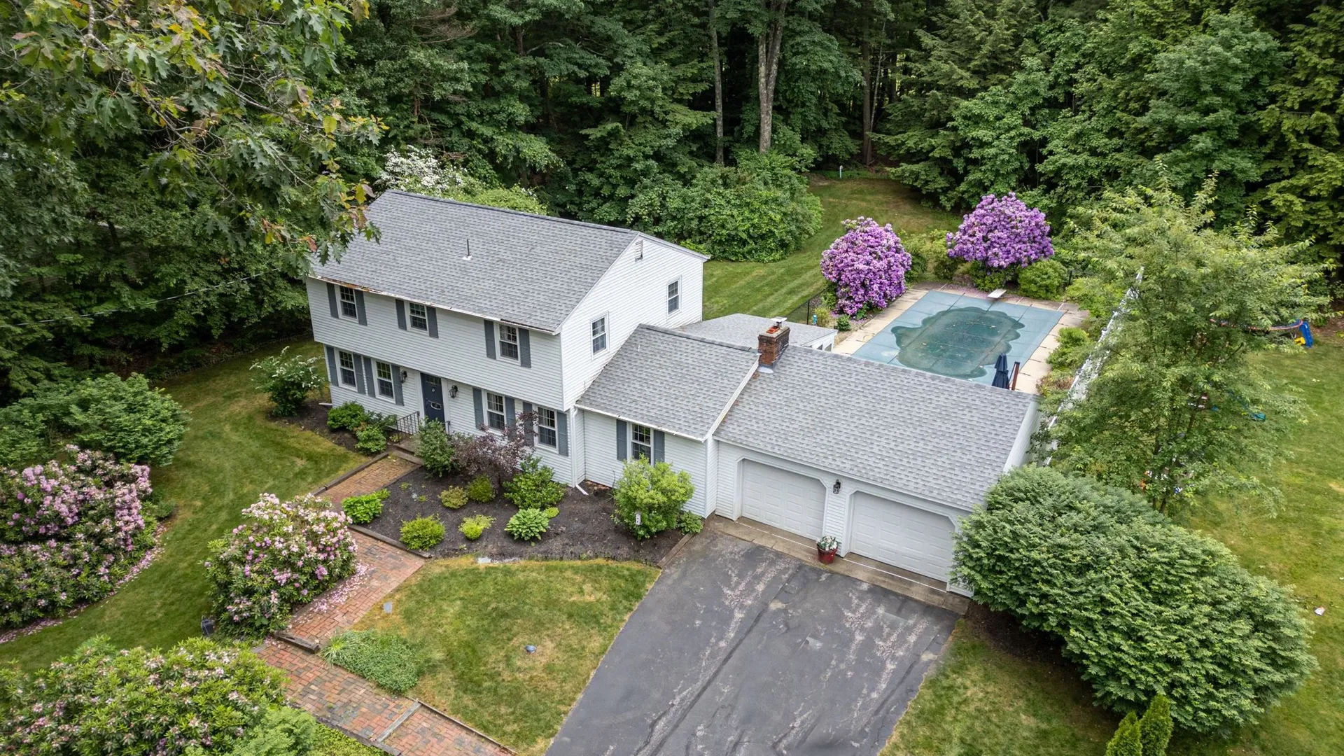 10 King Richard Drive Londonderry NH 03053