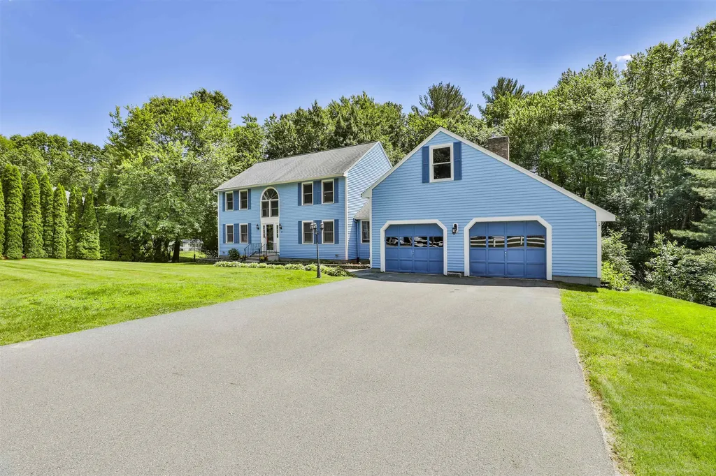 14 Pinewood Road Hudson NH 03051