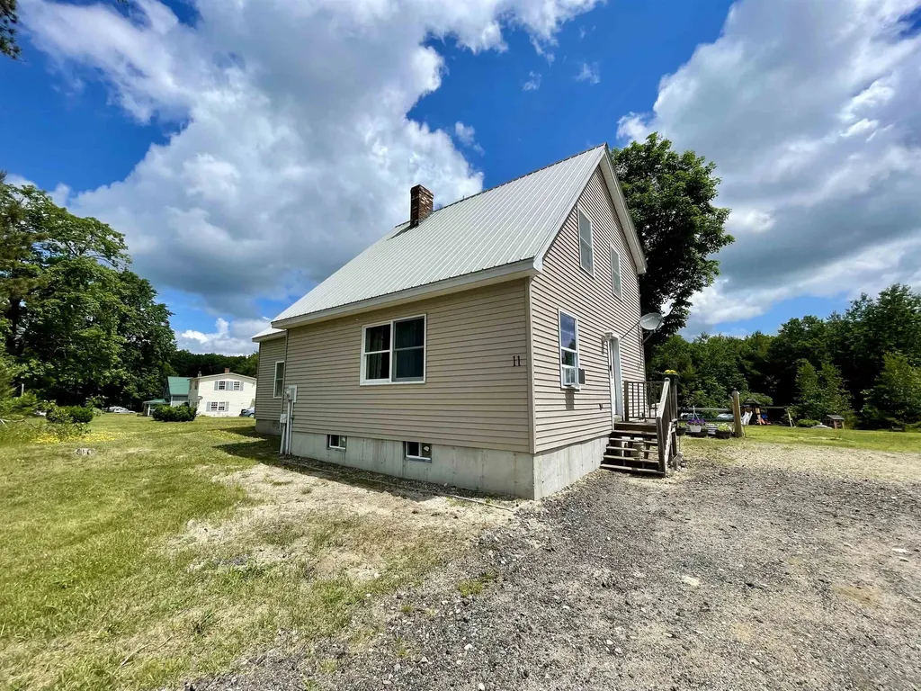 11 Pine Street Porter ME 04068