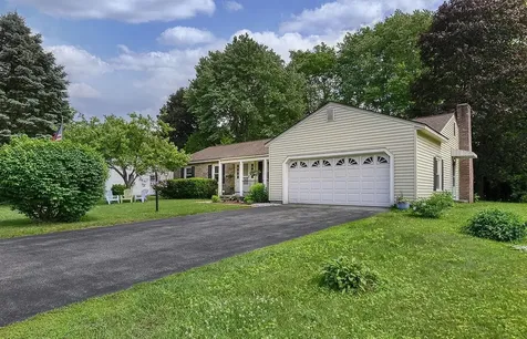 16 Greenbriar Road Keene NH 03431