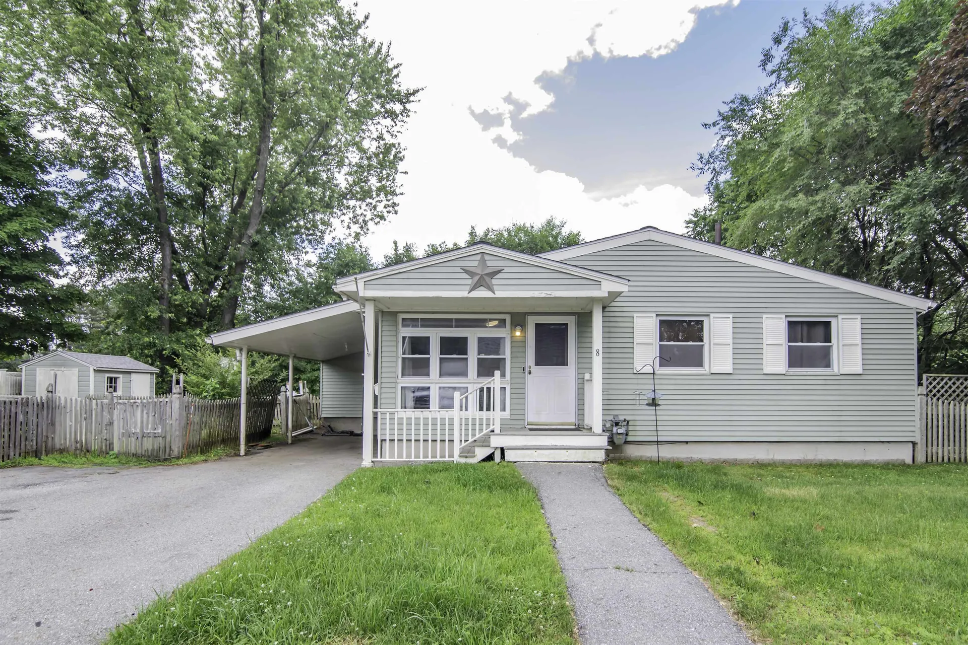 8 Brewster Street Nashua NH 03060