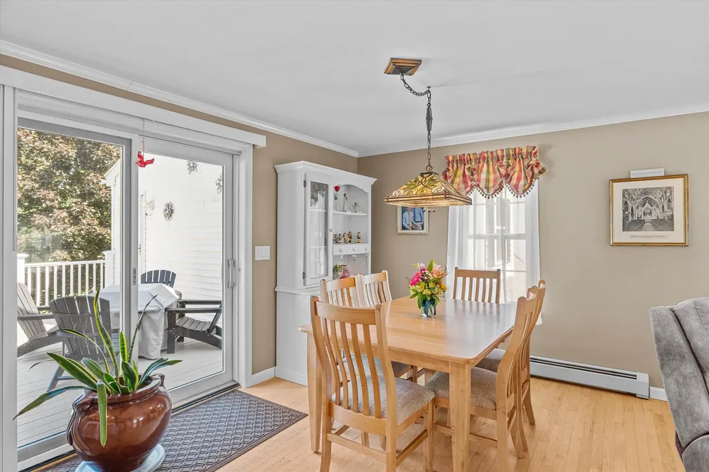 10 Goulds Hill Road Newton NH 03858