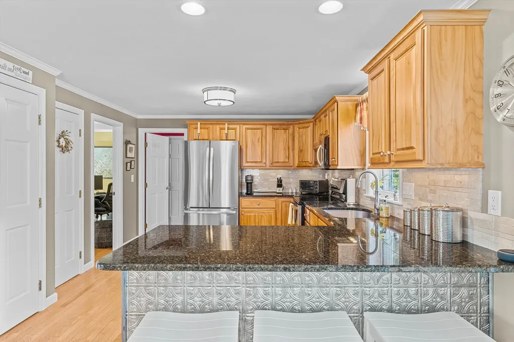 10 Goulds Hill Road Newton NH 03858