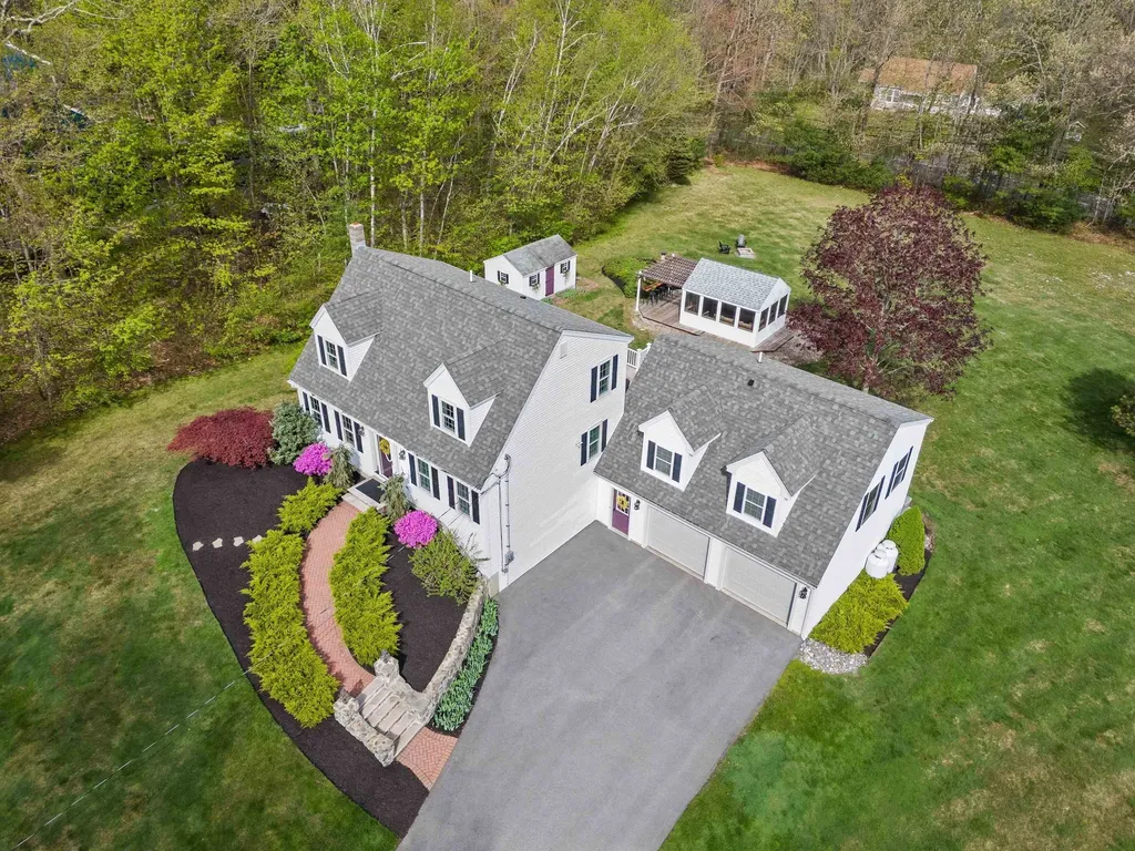 10 Goulds Hill Road Newton NH 03858