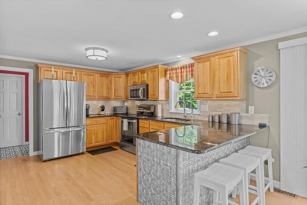 10 Goulds Hill Road Newton NH 03858