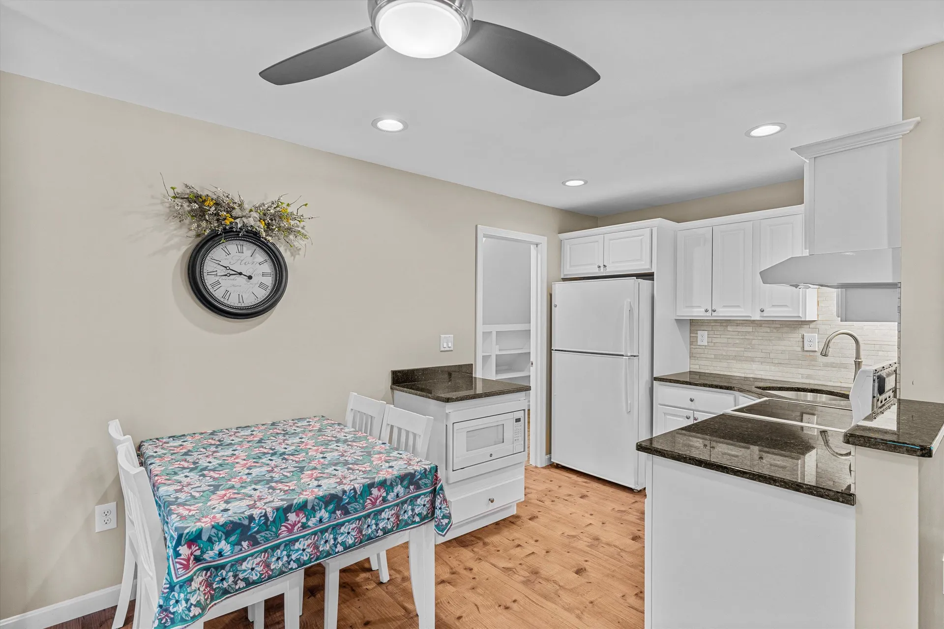 10 Goulds Hill Road Newton NH 03858