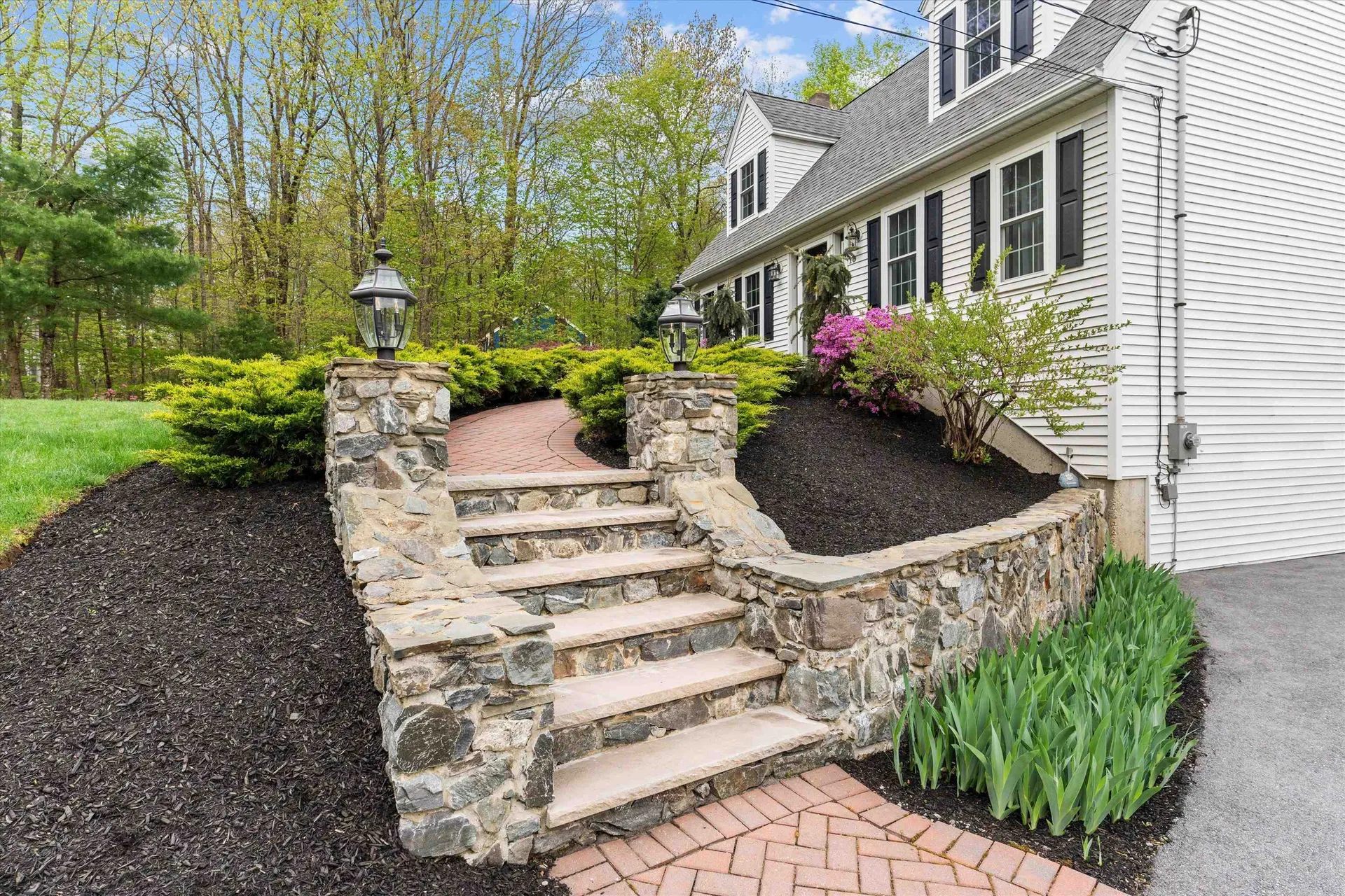 10 Goulds Hill Road Newton NH 03858