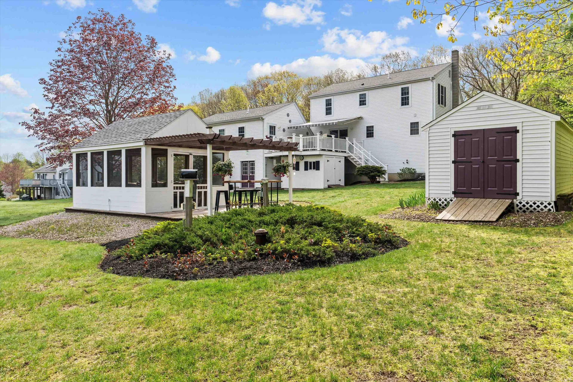 10 Goulds Hill Road Newton NH 03858