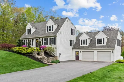10 Goulds Hill Road Newton NH 03858
