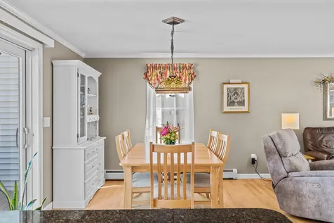 10 Goulds Hill Road Newton NH 03858