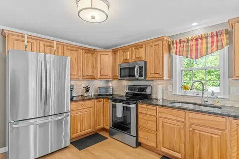 10 Goulds Hill Road Newton NH 03858