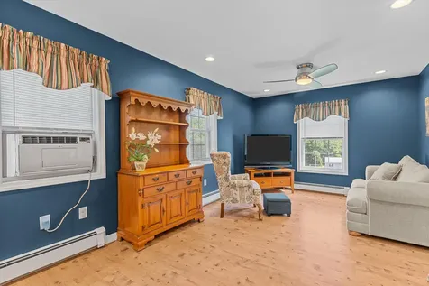10 Goulds Hill Road Newton NH 03858