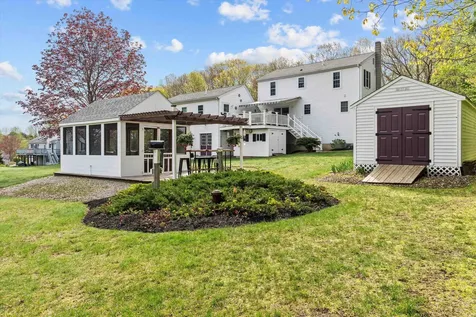10 Goulds Hill Road Newton NH 03858