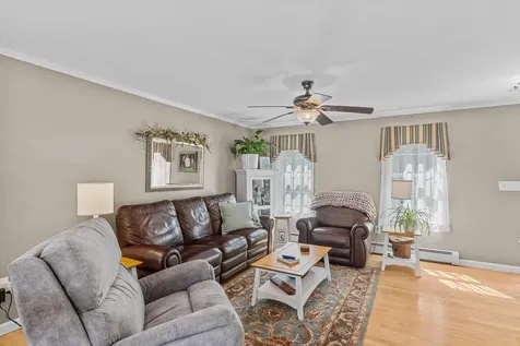 10 Goulds Hill Road Newton NH 03858