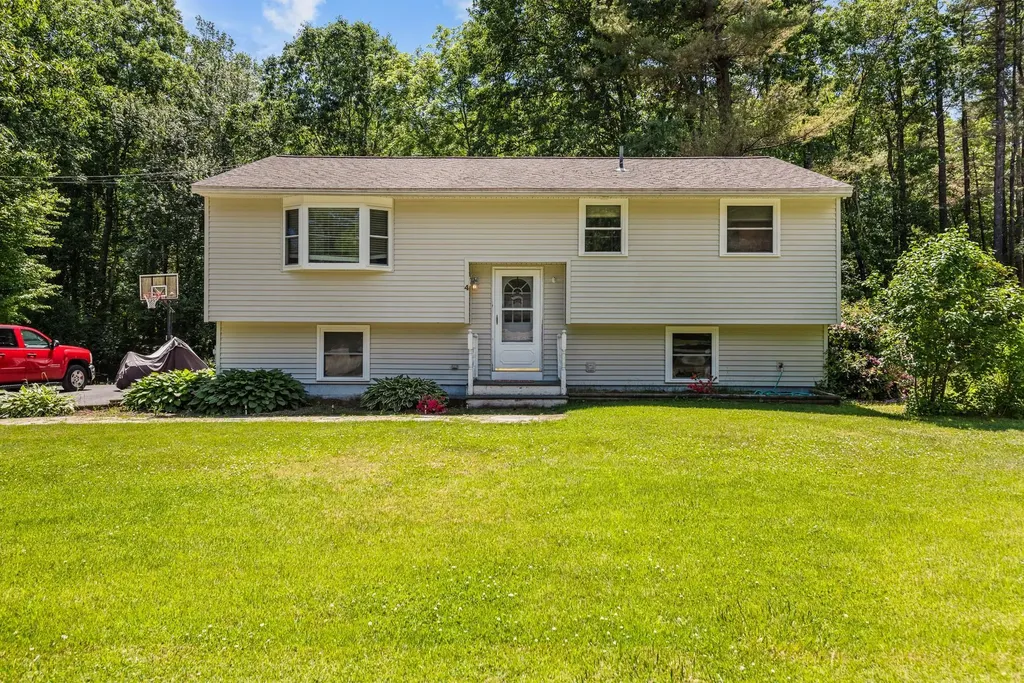 4 Country Club Lane Merrimack NH 03054