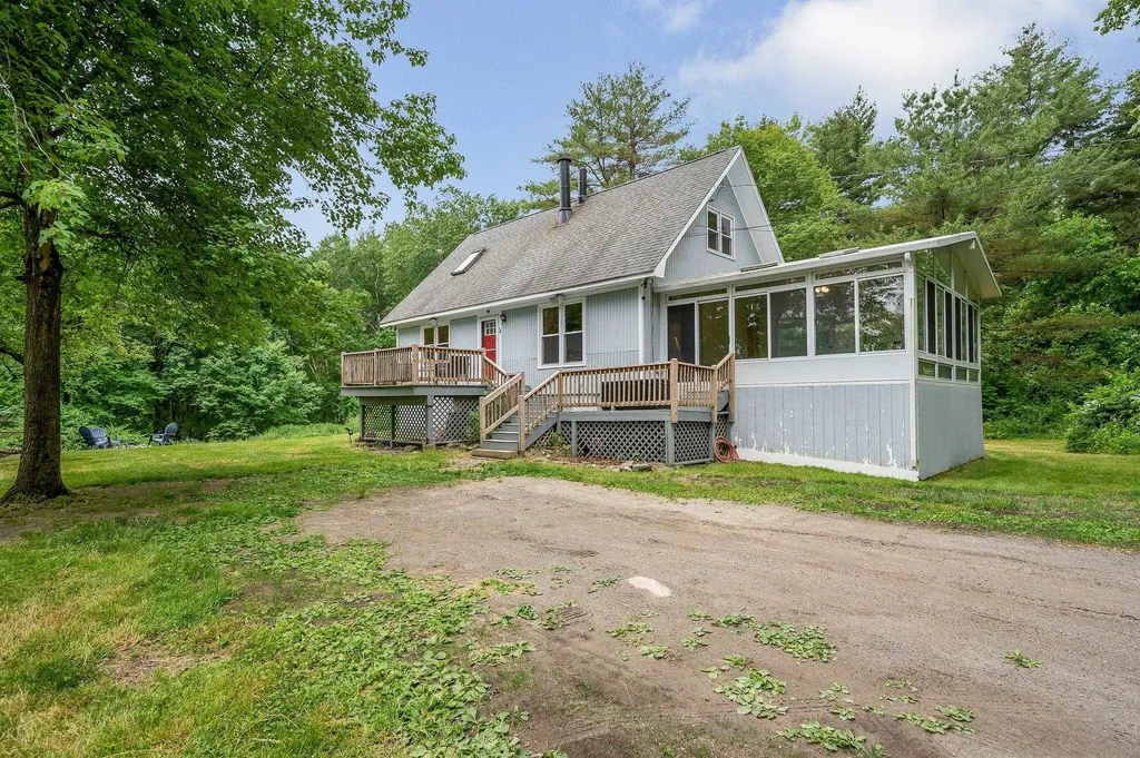 34 Stonehenge Road Londonderry NH 03053