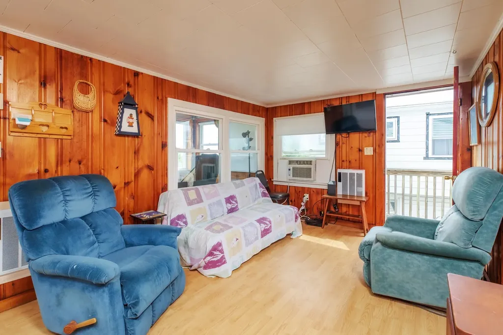 6 Epping Avenue Hampton NH 03842