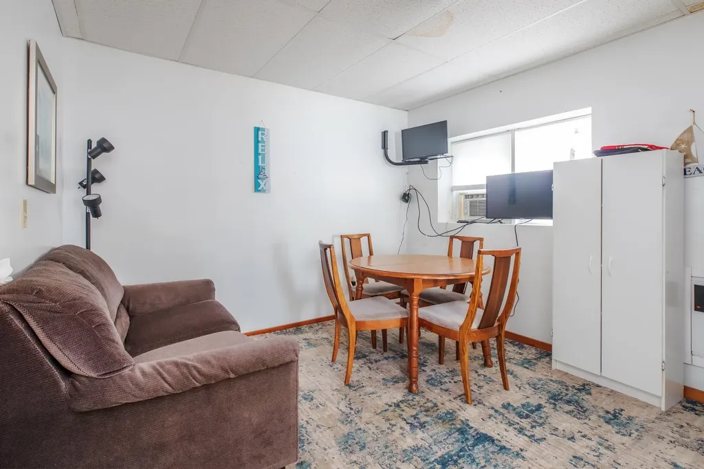 6 Epping Avenue Hampton NH 03842