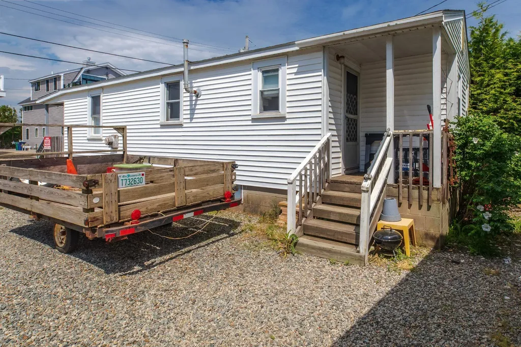 6 Epping Avenue Hampton NH 03842