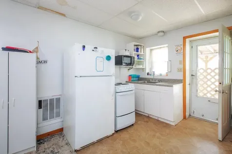 6 Epping Avenue Hampton NH 03842