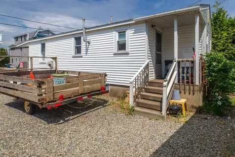 6 Epping Avenue Hampton NH 03842