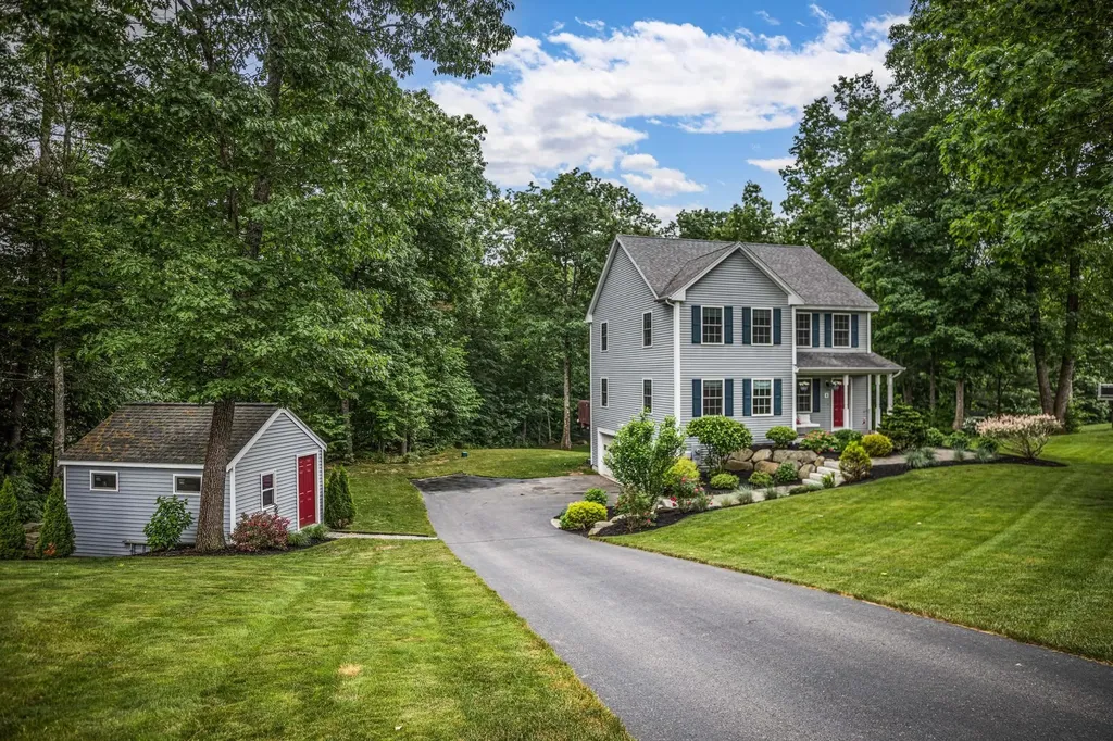 4 Saddle Brook Lane Epping NH 03042