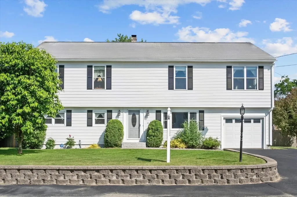 17 Blackstone Street Hudson NH 03051
