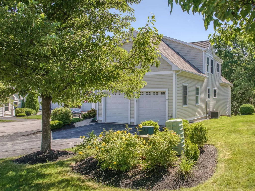 10 Metea Lane Bedford NH 03110