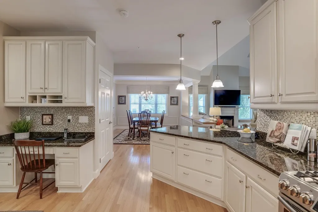 10 Metea Lane Bedford NH 03110