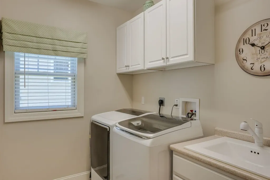 10 Metea Lane Bedford NH 03110