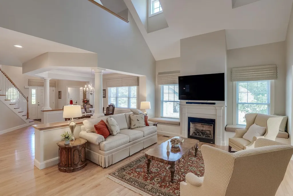 10 Metea Lane Bedford NH 03110