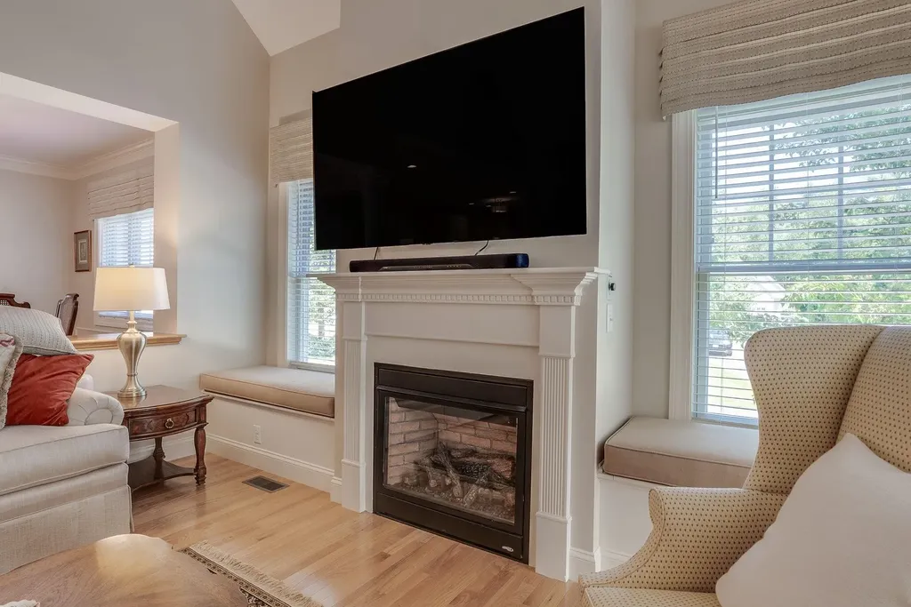 10 Metea Lane Bedford NH 03110