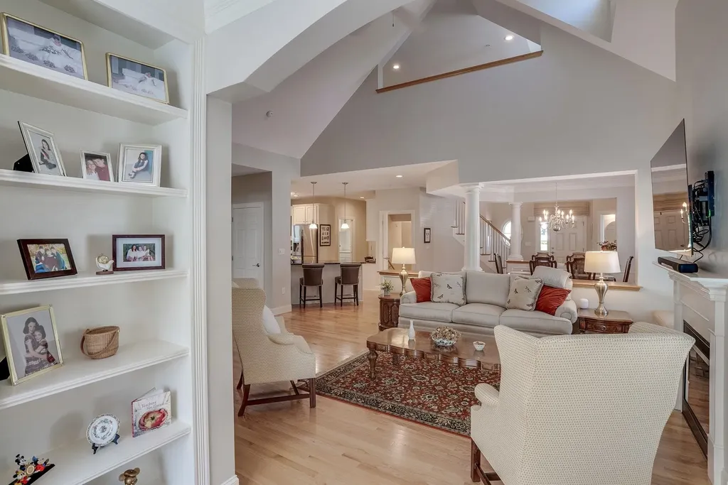 10 Metea Lane Bedford NH 03110