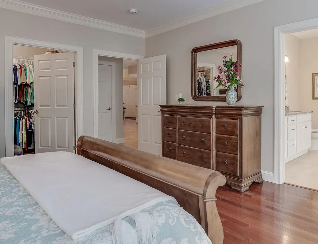10 Metea Lane Bedford NH 03110