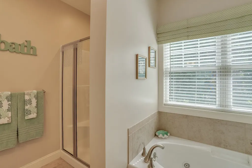 10 Metea Lane Bedford NH 03110