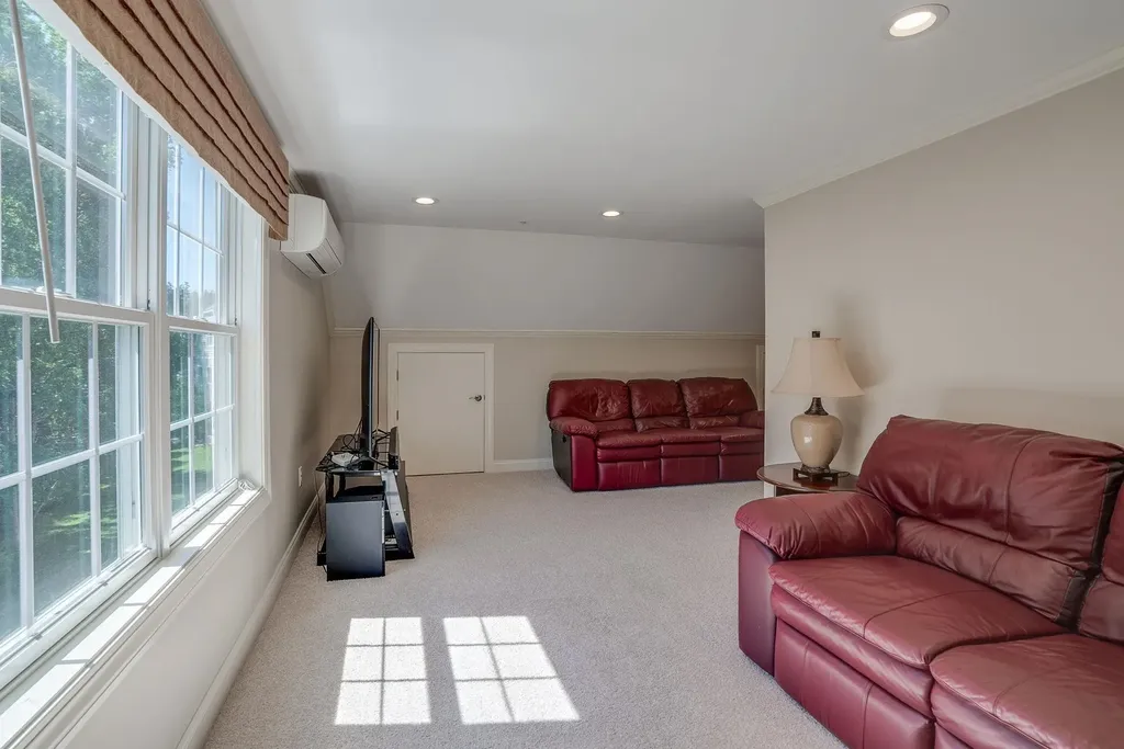 10 Metea Lane Bedford NH 03110